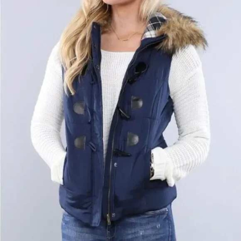 Altard State dark blue sleeveless faux fur fall layering button up zipper vest M